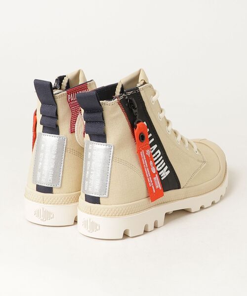 PALLADIUM（パラディウム）の「PAMPA HI OUTZIP OVERLAB ハイカットスニーカー（スニーカー・メンズ・ホワイト/ベージュ/カーキ・22.5cm/26.5cm/26cm/27.5cm/27cm/28cm/23.5cm/23cm/24.5cm/24cm/25.5cm/25cm）」の7枚目の写真