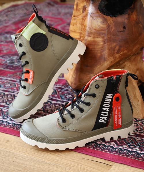 PALLADIUM（パラディウム）の「PAMPA HI OUTZIP OVERLAB ハイカットスニーカー（スニーカー・メンズ・ホワイト/ベージュ/カーキ・22.5cm/26.5cm/26cm/27.5cm/27cm/28cm/23.5cm/23cm/24.5cm/24cm/25.5cm/25cm）」の3枚目の写真