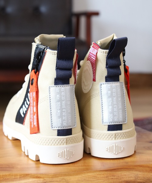 PALLADIUM（パラディウム）の「PAMPA HI OUTZIP OVERLAB ハイカットスニーカー（スニーカー・メンズ・ホワイト/ベージュ/カーキ・22.5cm/26.5cm/26cm/27.5cm/27cm/28cm/23.5cm/23cm/24.5cm/24cm/25.5cm/25cm）」の9枚目の写真