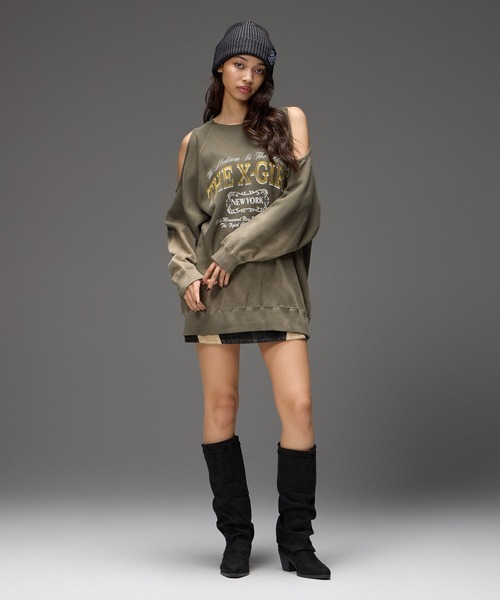 X-girl(エックスガール)の「GRADIENT SPRAY OPEN-SHOULDER SWEATSHIRT(スウェット・レディース・アッシュ/オリーブ/ブラック・S/M)」の12枚目の写真