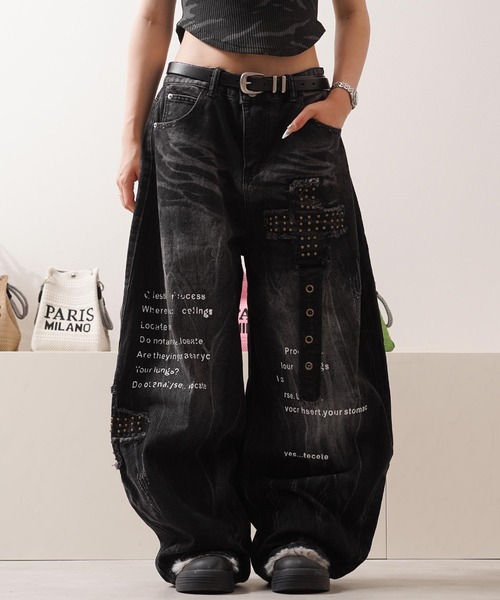 1111clothing(ワンフォークロージング)の「クロススタッズ バレルジーンズ / Cross Studs Barrel Leg Wide Jeans(デニムパンツ・メンズ・ブラック・M/L)」の5枚目の写真