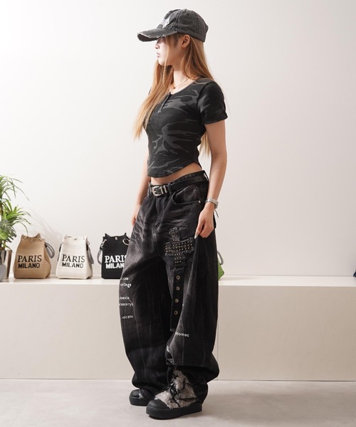 1111clothing(ワンフォークロージング)の「クロススタッズ バレルジーンズ / Cross Studs Barrel Leg Wide Jeans(デニムパンツ・メンズ・ブラック・M/L)」の12枚目の写真