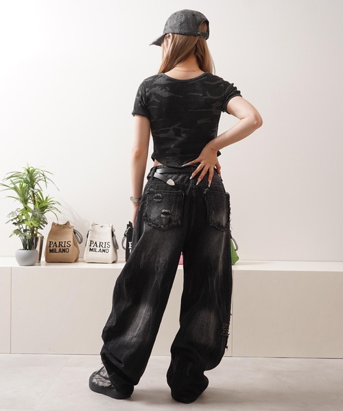1111clothing(ワンフォークロージング)の「クロススタッズ バレルジーンズ / Cross Studs Barrel Leg Wide Jeans(デニムパンツ・メンズ・ブラック・M/L)」の13枚目の写真