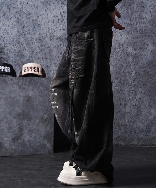 1111clothing(ワンフォークロージング)の「クロススタッズ バレルジーンズ / Cross Studs Barrel Leg Wide Jeans(デニムパンツ・メンズ・ブラック・M/L)」の16枚目の写真