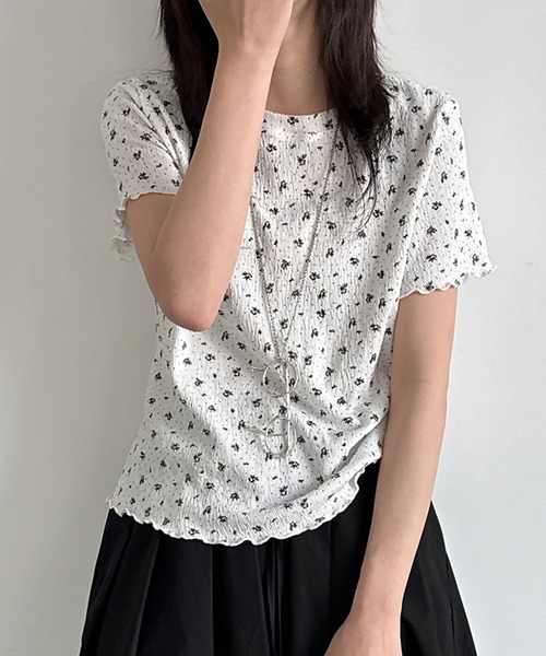 Girly Doll(ガーリードール)の「フラワープリントメロウフリルTシャツ(Tシャツ/カットソー・レディース・グレー/ホワイト・FREE)」の1枚目の写真
