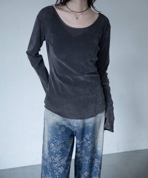 VACANCY(ヴァカンシー)の「袖フレアシアーベロア2WAYトップス(Tシャツ/カットソー・レディース・チャコールグレー/ブラウン・FREE)」の13枚目の写真