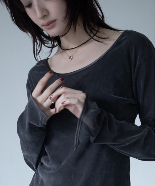 VACANCY(ヴァカンシー)の「袖フレアシアーベロア2WAYトップス(Tシャツ/カットソー・レディース・チャコールグレー/ブラウン・FREE)」の4枚目の写真