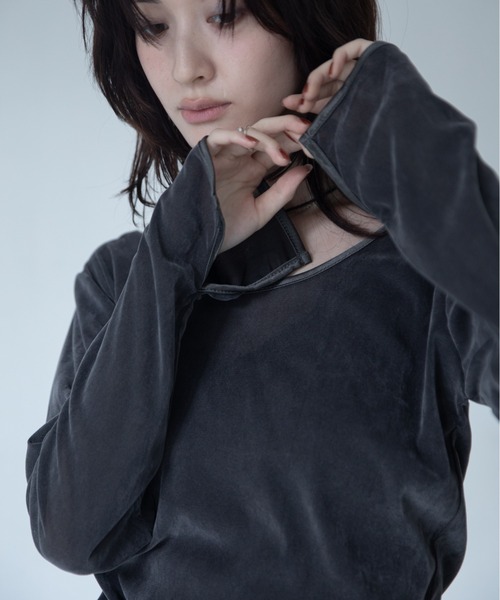 VACANCY(ヴァカンシー)の「袖フレアシアーベロア2WAYトップス(Tシャツ/カットソー・レディース・チャコールグレー/ブラウン・FREE)」の12枚目の写真