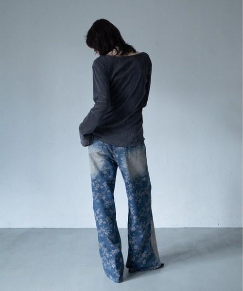 VACANCY(ヴァカンシー)の「袖フレアシアーベロア2WAYトップス(Tシャツ/カットソー・レディース・チャコールグレー/ブラウン・FREE)」の21枚目の写真