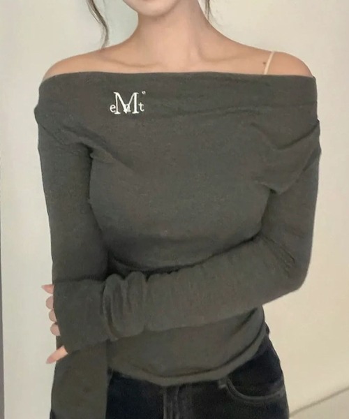 ALAND(エーランド)の「MUCENT/LIVREオフショルロングスリーブトップス(Tシャツ/カットソー・レディース・アイボリー/チャコール/グレー/ブラック・FREE)」の3枚目の写真