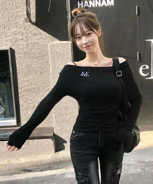 ALAND(エーランド)の「MUCENT/LIVREオフショルロングスリーブトップス(Tシャツ/カットソー・レディース・アイボリー/チャコール/グレー/ブラック・FREE)」の5枚目の写真