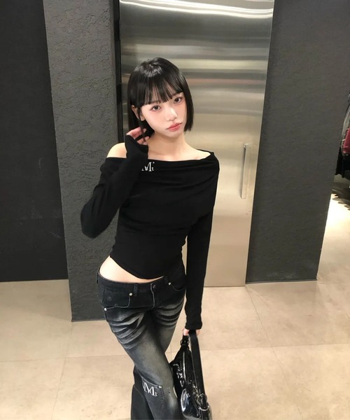 ALAND(エーランド)の「MUCENT/LIVREオフショルロングスリーブトップス(Tシャツ/カットソー・レディース・アイボリー/チャコール/グレー/ブラック・FREE)」の7枚目の写真