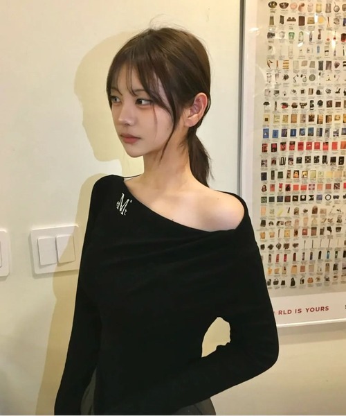 ALAND(エーランド)の「MUCENT/LIVREオフショルロングスリーブトップス(Tシャツ/カットソー・レディース・アイボリー/チャコール/グレー/ブラック・FREE)」の11枚目の写真