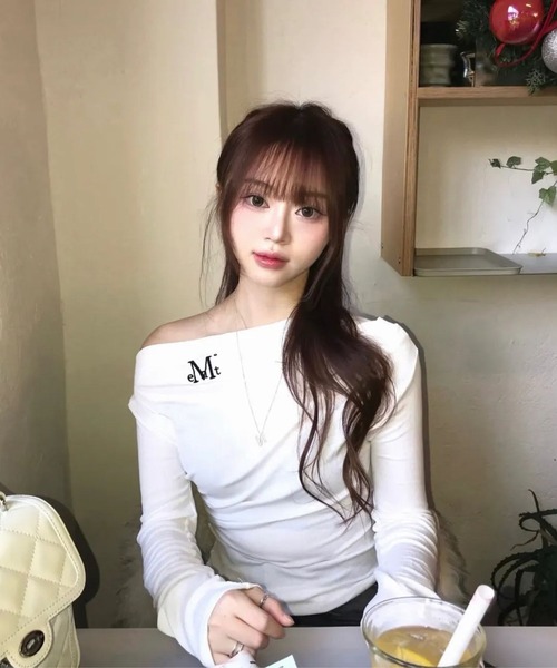 ALAND(エーランド)の「MUCENT/LIVREオフショルロングスリーブトップス(Tシャツ/カットソー・レディース・アイボリー/チャコール/グレー/ブラック・FREE)」の14枚目の写真
