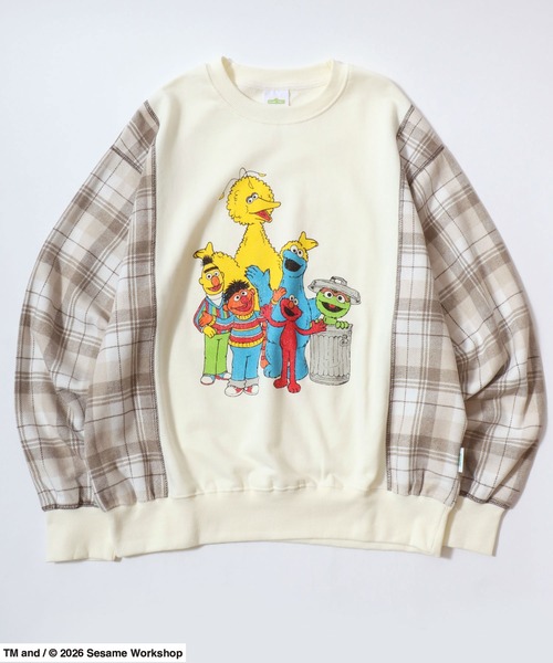 SESAME STREET(セサミストリート)の「SESAME STREET(セサミストリート)キャラクタープリント チェック柄袖切替スウェットトレーナー/ビッグシルエット/ユニセックス(スウェット・メンズ・オフホワイト/ネイビー/チャコールグレー・LL/L/M)」の1枚目の写真
