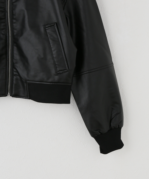 GUESS JEANS(ゲスジーンズ)の「GUESS JEANS / ゲス ジーンズ CROPPED BOMBER(MA-1・レディース・ブラック/チャコールグレー・SMALL)」の4枚目の写真