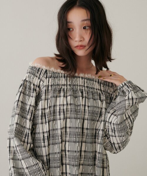 DISCOAT(ディスコート)の「【前後2WAY】オフショル衿レースチェックブラウス(シャツ/ブラウス・レディース・ブラウン/オレンジ系その他/アイボリー・FREE)」の6枚目の写真