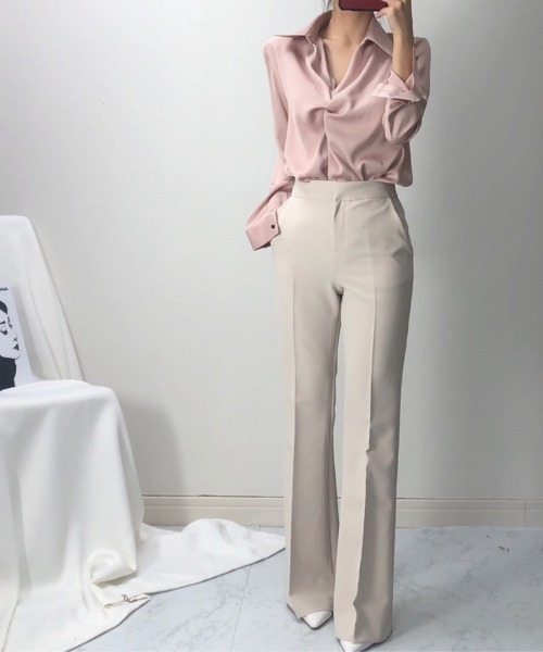 LUCPY(ラクピー)の「フロントツイストデザインとろみシャツブラウス(シャツ/ブラウス・レディース・ピンク/グレー/ホワイト・FREE)」の5枚目の写真