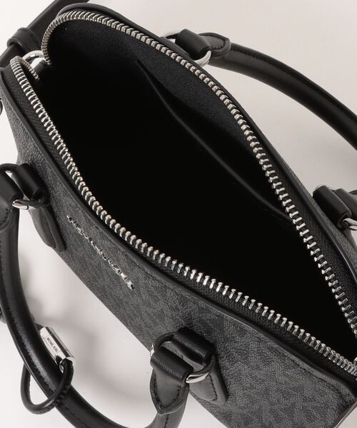 MICHAEL KORS(マイケルコース)の「SHAYE ドーム クロスボディ スモール - MKシグネチャー(ショルダーバッグ・レディース・ブラック・FREE)」の9枚目の写真