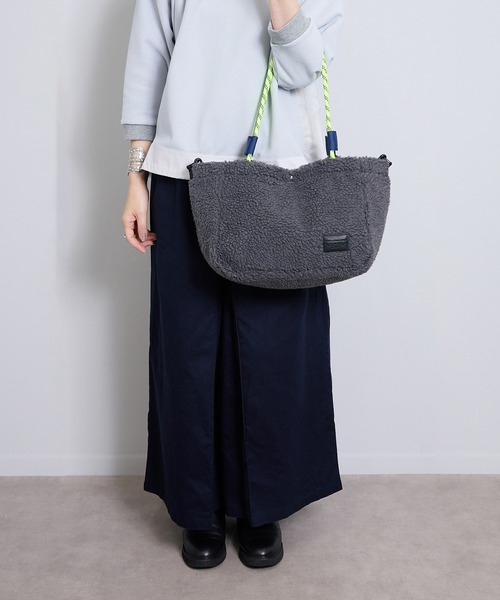 Magine(マージン)の「【SELECT】EM:ボアコード 2way トートバッグ/ショルダーバッグ(トートバッグ・メンズ・グレー/ブラウン/ブラック・FREE)」の8枚目の写真