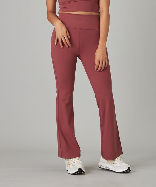 Chacott(チャコット)の「Boost フレアパンツ(その他パンツ・レディース・ブラック/ローズ/チャコール・M/S/L)」の3枚目の写真