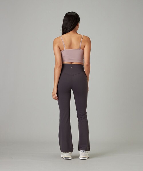 Chacott(チャコット)の「Boost フレアパンツ(その他パンツ・レディース・ブラック/ローズ/チャコール・M/S/L)」の5枚目の写真