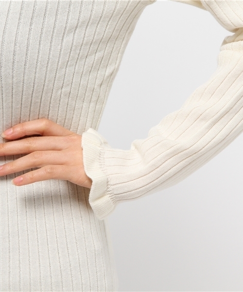 BLUE LABEL CRESTBRIDGE（ブルーレーベルクレストブリッジ）の「ワイドリブ　タートルネックニット（ニット/セーター・レディース・ブラック/ベージュ/オフホワイト/グレー・38）」の9枚目の写真