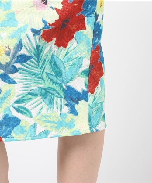 REDYAZEL(レディアゼル)の「ハイビスカスポケットタイトスカート◆(スカート・レディース・ブルー系その他/ホワイト系その他・SMALL/MEDIUM)」の10枚目の写真