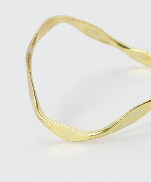 TONE SELECT GOODS(トーンセレクトグッズ)の「【V&SSS】U ふわふわリング (brass)(リング・レディース・ゴールド・9号/1号/6号/3号/13号/15号/18号/11号/5号/7号)」の2枚目の写真