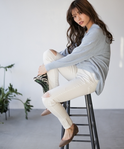 BAYFLOW(ベイフロー)の「BAYFLOW/ソフトタッチVネックパステルニット 18SS(ニット/セーター・レディース・ピンク/ライトブルー/オフホワイト/ネイビー・MEDIUM/SMALL)」の5枚目の写真