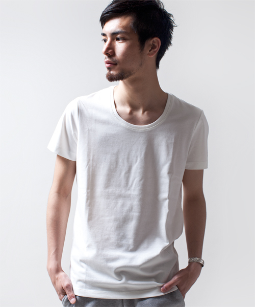 NANO universe(ナノユニバース)の「wjk/ Plain U-Neck Tee S/S(Tシャツ/カットソー・メンズ・ライトピンク/グレー/カーキ/ネイビー/ブラック/ホワイト・MEDIUM/SMALL/LARGE)」の2枚目の写真