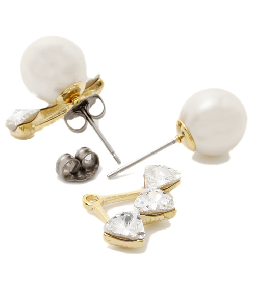 Ray BEAMS（レイビームス）の「Ray BEAMS / トライアングルビジュー パールピアス（ピアス（両耳用）・レディース・ホワイト・ONE SIZE）」の3枚目の写真