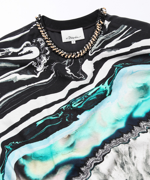 3.1 Phillip Lim（スリーワンフィリップリム）の「rock and wood neckline with marbelized geode print tshirt（Tシャツ/カットソー・レディース・ブラック・X-SMALL/SMALL）」の2枚目の写真