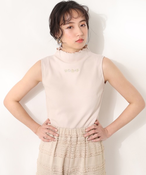 one after another NICE CLAUP（ワンアフターアナザーナイスクラップ）の「プチハイ刺繍テレコインナー（タンクトップ・レディース・オフホワイト/ベージュ/ピンクベージュ・FREE）」の3枚目の写真