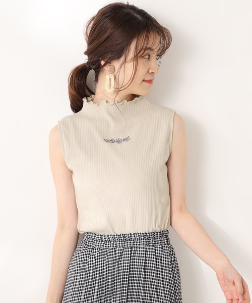 one after another NICE CLAUP（ワンアフターアナザーナイスクラップ）の「プチハイ刺繍テレコインナー（タンクトップ・レディース・オフホワイト/ベージュ/ピンクベージュ・FREE）」の9枚目の写真