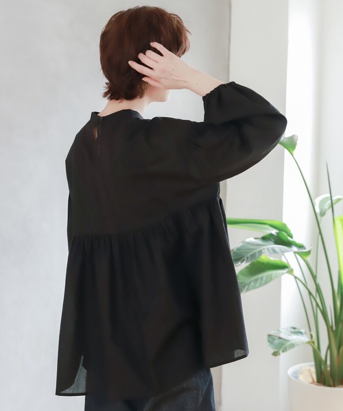 niko and...（ニコアンド）の「スタンドネックレース切り替えブラウス（シャツ/ブラウス・レディース・ブラック/オフホワイト/ライトグリーン・FREE）」の2枚目の写真