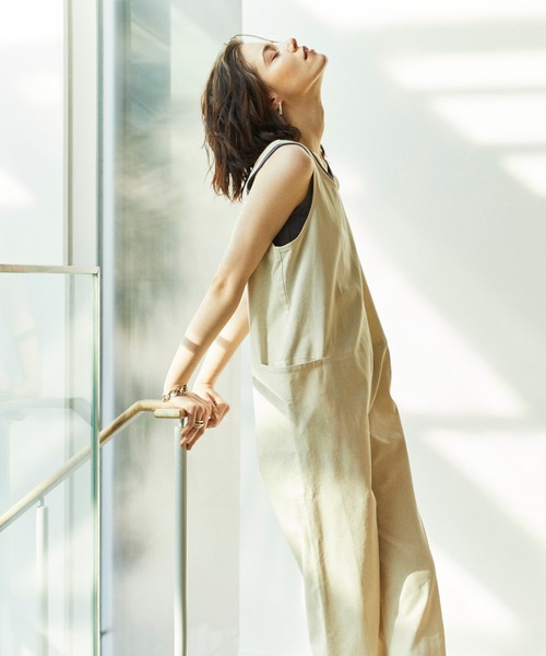 ReNorm(リノーム)の「リネン混クルーネックオールインワン(サロペット/オーバーオール・レディース・ブラック/キナリ・M/S)」の4枚目の写真