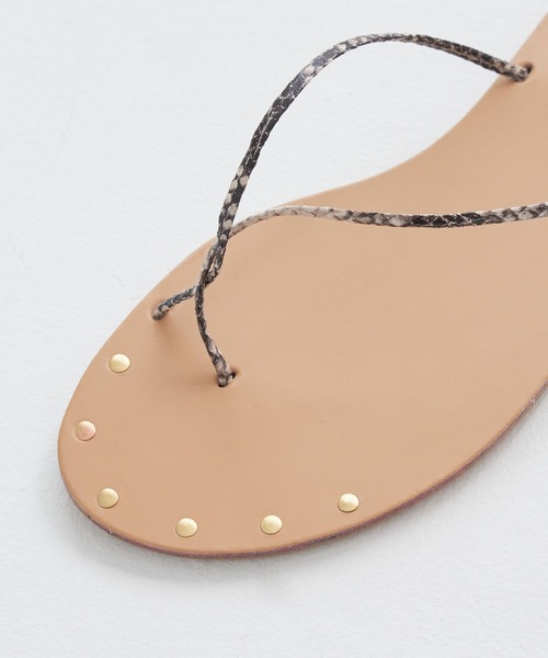 ROPE' PICNIC(ロペピクニック)の「平スタッズツイストトングサンダル(サンダル・レディース・ブラック/ブラウン/シルバー・23.0cm/24.0cm)」の13枚目の写真