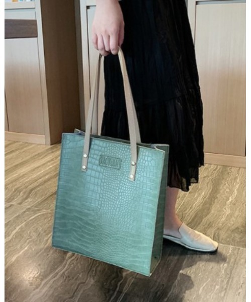 LAC-VERT（ラック・ヴェール）の「【LAC VERT/ラック・ヴェール】クロコ型押しトートバッグ（トートバッグ・レディース・ブラック/ベージュ/グリーン/ブラウン/ブルー・FREE）」の11枚目の写真