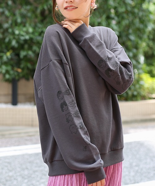 PEANUTS(ピーナッツ)の「スヌーピー 袖フレンズプルオーバー(スウェット・レディース・チャコールグレー/パープル/オフホワイト/イエロー・FREE)」の3枚目の写真