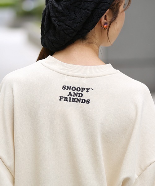 PEANUTS(ピーナッツ)の「スヌーピー 袖フレンズプルオーバー(スウェット・レディース・チャコールグレー/パープル/オフホワイト/イエロー・FREE)」の9枚目の写真