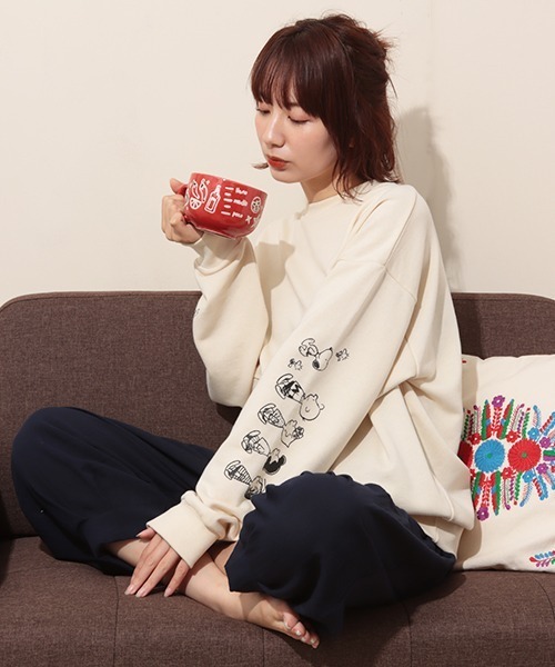 PEANUTS(ピーナッツ)の「スヌーピー 袖フレンズプルオーバー(スウェット・レディース・チャコールグレー/パープル/オフホワイト/イエロー・FREE)」の13枚目の写真