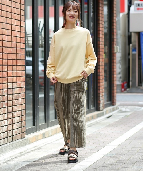 PEANUTS(ピーナッツ)の「スヌーピー 袖フレンズプルオーバー(スウェット・レディース・チャコールグレー/パープル/オフホワイト/イエロー・FREE)」の14枚目の写真