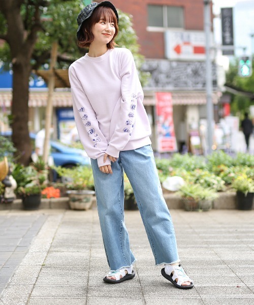 PEANUTS(ピーナッツ)の「スヌーピー 袖フレンズプルオーバー(スウェット・レディース・チャコールグレー/パープル/オフホワイト/イエロー・FREE)」の19枚目の写真