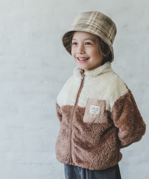 pairmanon（ペアマノン）の「【ふわふわボア】ボアフリース配色スタンドカラージャケット（ブルゾン・キッズ・ベージュ/アイボリー/モカ/ホワイト系その他/ブラック系その他/ベージュ系その他/チャコール/ブラウン系その他4/ピンク/ブラック/ブラックミックス/ブラウン/シルバー系その他/イエロー・90/140/100/110/120/130/150）」の8枚目の写真