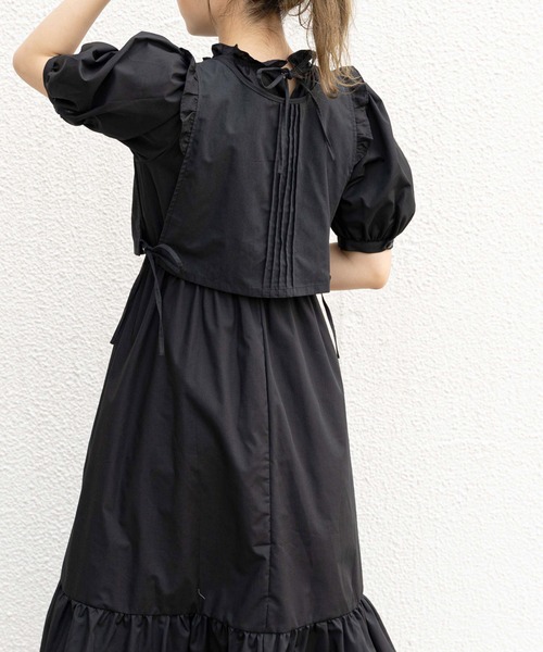 OLIVE des OLIVE（オリーブデオリーブ）の「ピンタックベスト付きワンピース（ワンピース・レディース・オフホワイト/ブラック/ライトグレー・FREE）」の2枚目の写真
