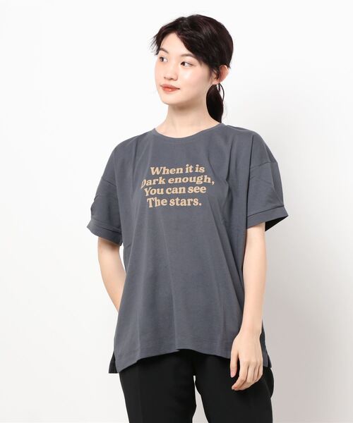 Samansa Mos2（サマンサ モスモス）の「ロゴプリント袖タックTシャツ（Tシャツ/カットソー・レディース・パープル/ブラウン/オフホワイト/グリーン/マスタード/チャコール・ﾌﾘ-）」の3枚目の写真