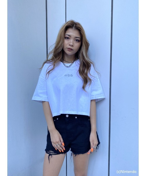 EGOIST(エゴイスト)の「オーバー短丈Tシャツ(super mario)(Tシャツ/カットソー・レディース・ホワイト/ブラック・FREE)」の2枚目の写真