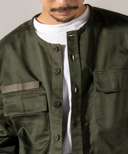 GLOSTER（グロスター）の「【BLAW×GLOSTER】リメイク ミリタリーノーカラーコンバットジャケット（ミリタリージャケット・メンズ・オリーブ・MEDIUM）」の4枚目の写真