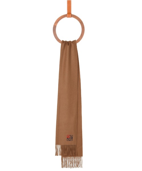 LOEWE（ロエベ）の「アナグラム スカーフ (カシミヤ)（マフラー・レディース・ライトブラウン/ネイビー・ONE SIZE）」の2枚目の写真